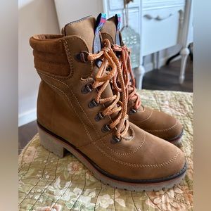Inkkas Camel Colored Aztec Leather Heeled Combat Ankle Boots Size 8